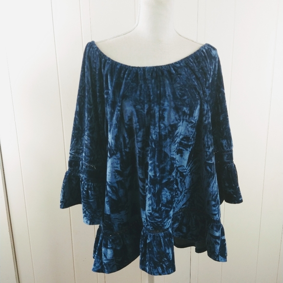 Off the shoulder crushed velvet top - Picture 3 of 5